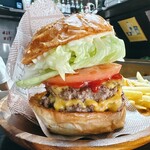 LOVE THIS BURGER - ダブルチーズバーガー  ¥1,650  どーーん!!!