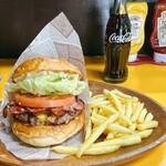 LOVE THIS BURGER - ベーコンチーズバーガー  ¥1,320    瓶コーラ  ¥300