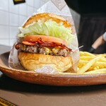 LOVE THIS BURGER - ベーコンチーズバーガー  ¥1,320
