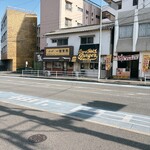 LOVE THIS BURGER - 店前 全体図