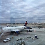 Delta Sky Club - 夕方のラウンジからの眺め