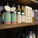 スタンディングバー 酒や星乃 - 緑色のボトルは、若潮酒造の芋焼酎「GLOW EP05 (グロー エピソードファイブ)」