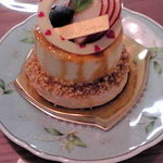 ホテルニュー長崎ケーキブティック - リンゴのケーキ