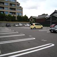 ラ・グランターブル ドゥ キタムラ - 目の前には広い平面駐車場が