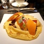 ザ ロビーラウンジ - 栗のクリームを包んだクレープ　みかんジャム、チョコレートクランブル（単品1,200円）