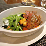 ザ ロビーラウンジ - 国産牛サーロインのグリル　米茄子、黒にんにくピュレ、シェリーソース（単品2,600円）