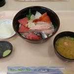 発寒かねしげ鮮魚店 - ワイルド海鮮丼（１０８０円）です。