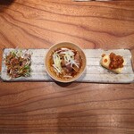 うどん山長 - だし巻きたまご/粗みじん切り大根のせ
                                鰹のたたき/長ネギ　フライドオニオン　レモン汁
                                牛すじ煮込み/柚子の皮入り