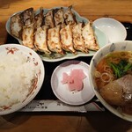 中国屋台料理 大龍 - ギョーザ定食９９０円にプラス餃子１人前４９０円追加の図