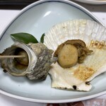 和造りの料理と湯の宿 かず美 - 貝の陶板焼き