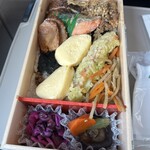 ゐざさ茶屋 - 料理写真:鶏の照焼き、味付牛肉、焼き鮭、焼きさばなど盛りだくさん