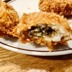 Yo-shoku OKADA - パン粉は自家挽きみたいで
粗めでサクッと食感が心地良く

牡蠣の中には瑞々しさが足りない感じではあるけれど
味わいは当然、美味しいよねえ♪