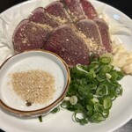 居酒屋いなか - たたきは生姜塩にて