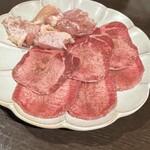 本格焼肉・もつ鍋 肉衛門 - 