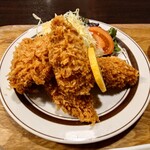 Yo-shoku OKADA - ◯広島産大粒牡蠣フライ（3Lサイズ5個）
牡蠣フライのゴツい山が出来てるなあ❗️
やっぱり何度見ても、このサイズは大きいぞっ❗️

毎年、羽島市のカフェで
三重県出身のオーナーが地元から取り寄せた