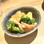 食堂 黒うさぎ - ●サーモンとブロッコリーのペペロン