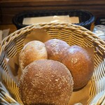 les joues de BeBe - 左奥から時計回りにBeBeパン・パンコンプレ・パンブリオッシュ・カレーパン