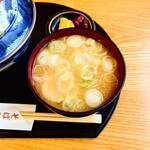 やぶ善 - 熱々提供が嬉しい、旨い"味噌汁"。