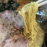 壱発ラーメン 八王子本店 - 麺は素直に美味しく、硬めがなお美味しく思えます、と個人的感想。Σ(ﾉ≧ڡ≦)