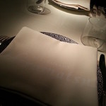 レストランひらまつ 広尾 - テーブルディスプレイはベルナルドのエキュム 