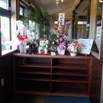 Iron - エントランスには下足箱