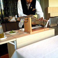 薪焼と鉄板焼き フォレスト - 生ハムカット中