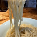 えっちゃんラーメン。 - しっかりと水で締められた喉越しの良い中細平打ちちょいウェーブ麺