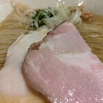 麺屋 彩音 - 低温調理のチャーシュー2種類　豚、鶏むね肉(*^^*)