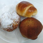 ブーランジェリー マルシェ - 料理写真:パン3つ