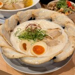 泡系しおとんこつラーメン べらしお - 