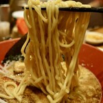 博多 一風堂 - 麺リフトアップ