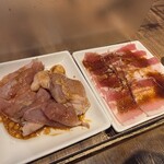 焼肉ライク - ハーフ鶏もも増量280円と、ハーフ豚カルビ増量350円