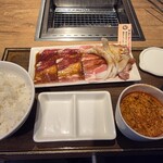 焼肉ライク - 牛豚鶏3種盛り　990円