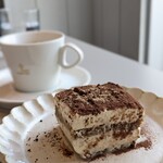 Trattoria Tabule - デザートは別料金でティラミス。トンカ豆のパウダーがかかっていて、異国情緒漂うティラミスに！