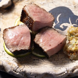 断面のグラデーションが見事！名物と誉れ高いタンの厚切り