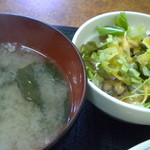 中華新楽 - 味噌汁とサラダが付きます～～