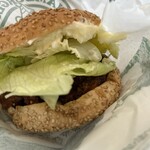 ラッキーピエロ - 料理写真:チャイニーズチキンバーガー(店内)
495円