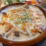 カラダよろこぶカフェ poca poca - ドリアアップ。熱々、濃厚ベシャメルソース、チキンとキノコ。理想の具材でめちゃめちゃ美味しかったです。