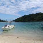 川平マリンサービス - ブルーシール さんから徒歩1分ほどで到着するグラスボート乗り場。