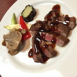 四川食府 - ４，０００円コースの「国産牛の中華風ステーキ　干松茸添え」（ひとり１皿提供されます）２０１５年１月