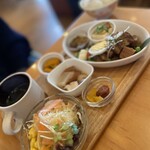 神戸ワッフル&カフェ - 豚角煮