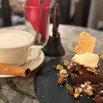 月光荘サロン 月のはなれ - テリーヌショコラ1100円＆ふんわりカプチーノ900円
