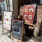 神戸ワッフル&カフェ - 入口横のメニュープレート