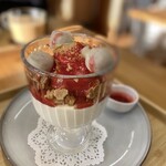 Ron Gyoza Cafe - わたあめ食べると中からいろいろ出てきた～