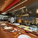 中国菜 Guu - 内観　フルオープンキッチン