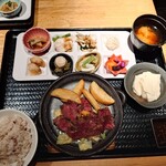 窯焼和牛ステーキと京のおばんざい 市場小路 - 