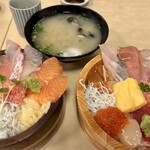 海鮮すし 海花亭 - 右 ごっそり海鮮丼 2,200円