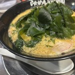 らあめん花月嵐 - 料理写真:嵐げんこつらあめん。わかめトッピング。