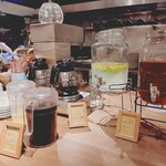 トレタテキッチン - セルフの飲み物コーナー