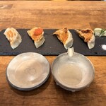 SHE meguro - 餃子5種(タレも2種類→酢&胡椒、出汁ベース)